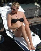 Magnifiques photos de Kirsten Dunst en bikini noir