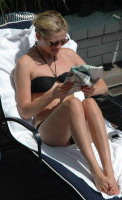 Magnifiques photos de Kirsten Dunst en bikini noir
